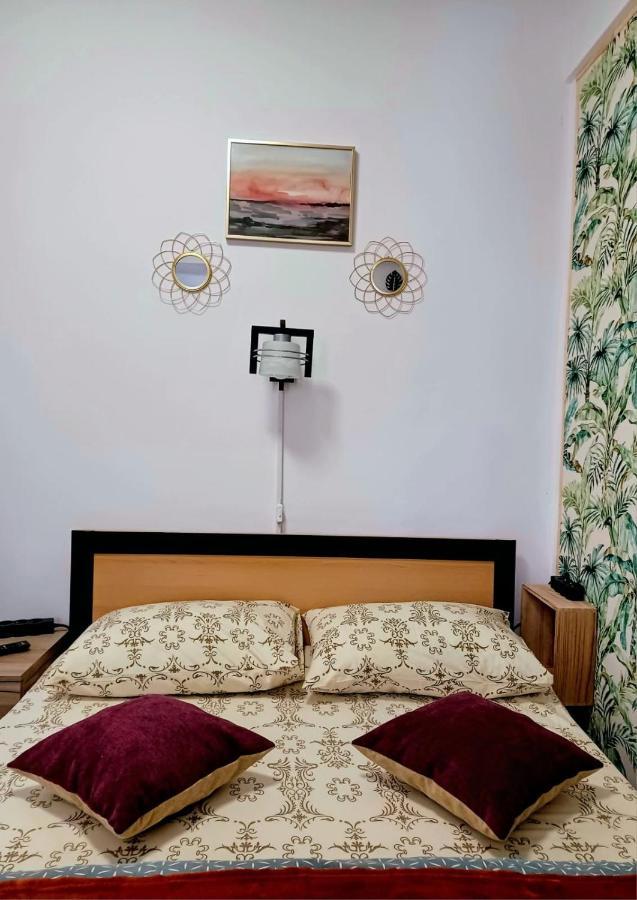 Studios Republicii Brasov Luaran gambar