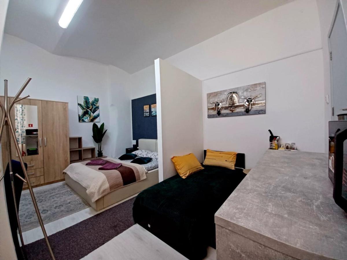 Studios Republicii Brasov Luaran gambar