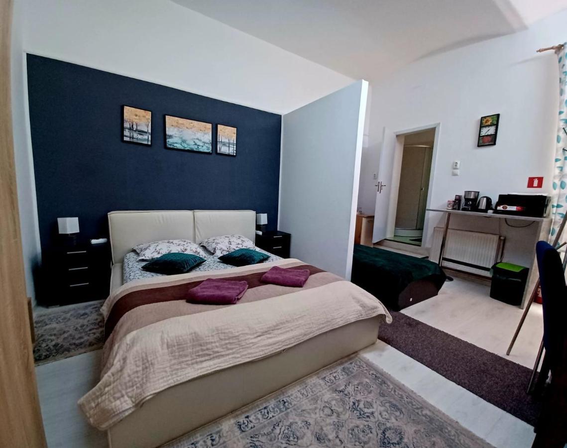 Studios Republicii Brasov Luaran gambar